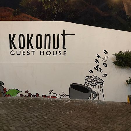 סוראבאיה Kokonut Guesthouse מראה חיצוני תמונה